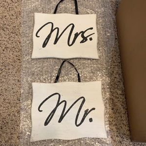 Wedding Signs - Mr & Mrs.